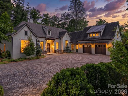 11 Beadle Ln, Asheville, NC, 28803-8907 | Card Image