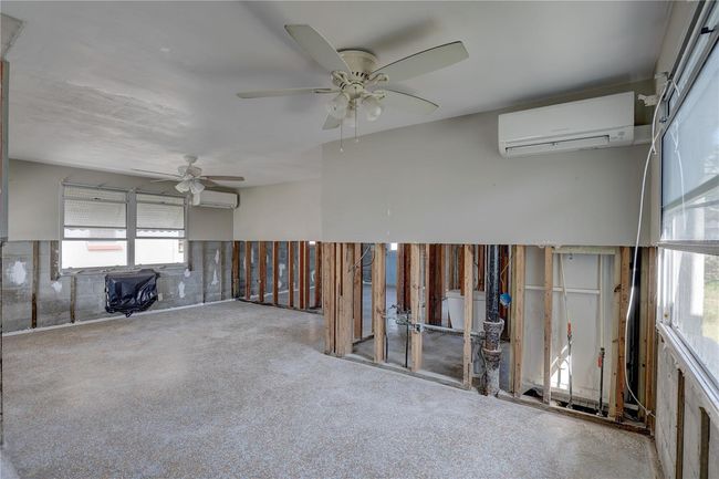 13313 2 Nd St E, House other with 2 bedrooms, 1 bathrooms and null parking in Madeira Beach FL | Image 15