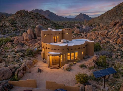 17445 S La Cienega Ranch Rd, Yucca, AZ, 86438-0910 | Card Image