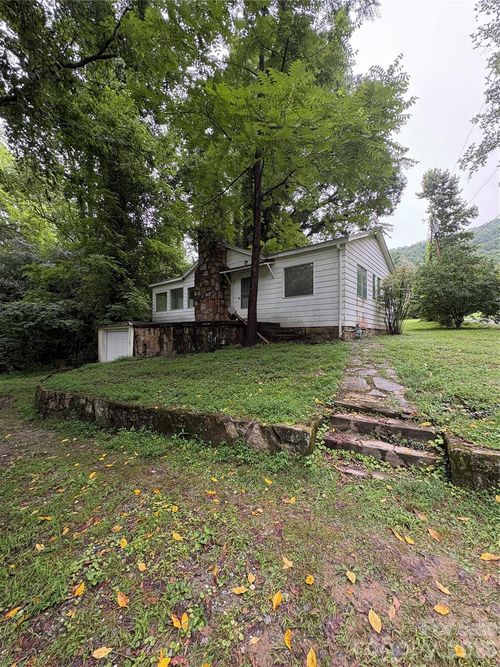 912 Halstead Blvd, Hendersonville, NC, 28791-1727 | Card Image