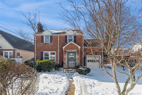 12 Taylor Pl, Hempstead, NY, 11550-6220 | Card Image