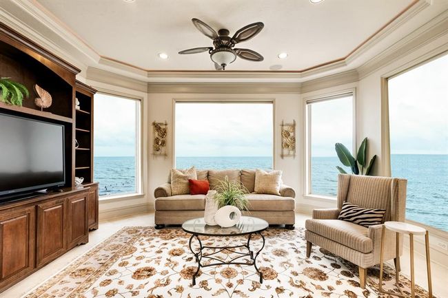 secondary casual living room just off the kitchen | Image 23