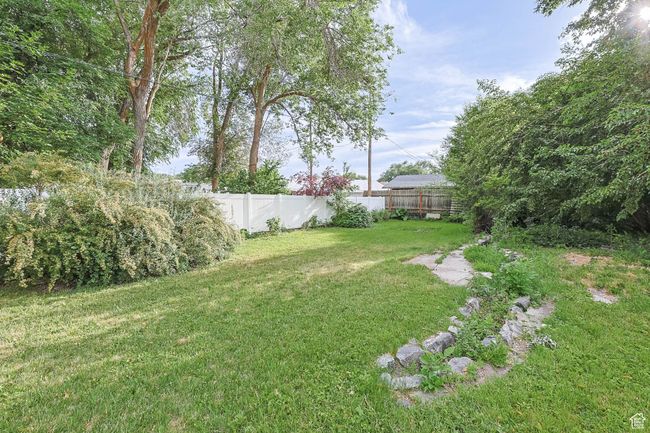 Mature Trees & Vinyl Fencing | Image 24
