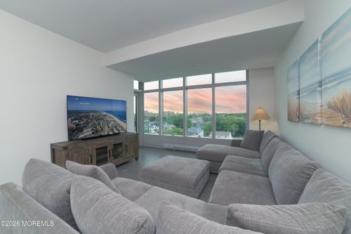 525-15 Morris Ave, Long Branch, NJ, 07740-3803 | Card Image