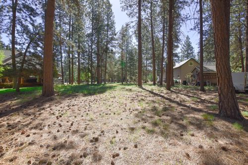 557 S Locust St, Sisters, OR, 97759-9414 | Card Image