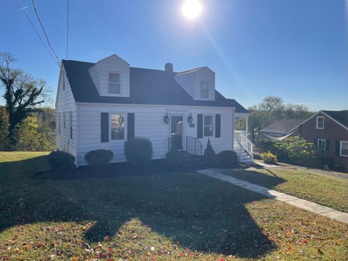 512 Parkdale Dr, Salem, VA, 24153-4015 | Card Image