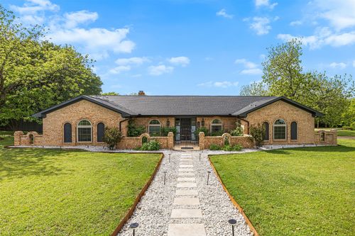 109 Hillside Dr W, Burleson, TX, 76028-2359 | Card Image