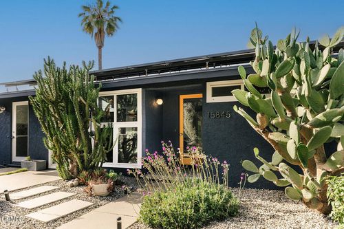 15845 Lassen St, North Hills, CA, 91343-1529 | Card Image