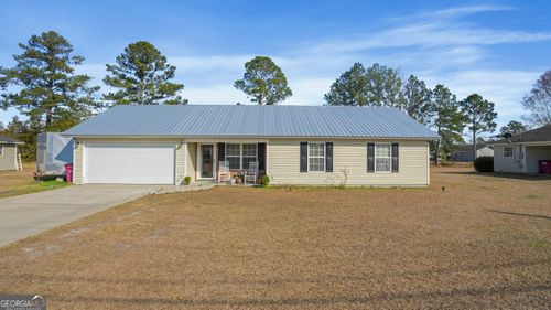 95 Colonial Dr, Baxley, GA, 31513-8677 | Card Image