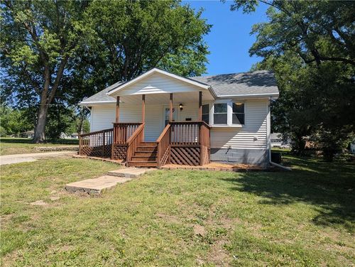 534 W 11th St, Horton, KS, 66439-1415 | Card Image