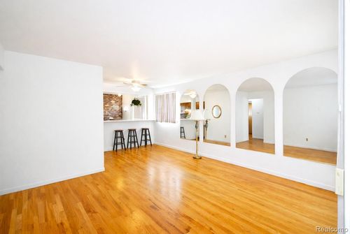 26284 Tawas St, Madison Heights, MI, 48071-3746 | Card Image