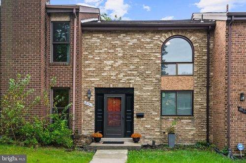 8131 Bird Ln, GREENBELT, MD, 20770-2104 | Card Image