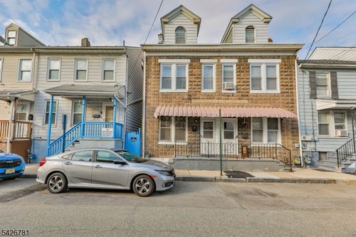 135 Mercer St, Phillipsburg, NJ, 08865-3041 | Card Image