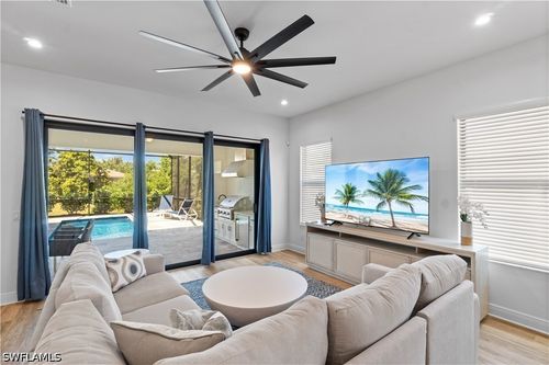 551 97th Ave N, Naples, FL, 34108-2208 | Card Image