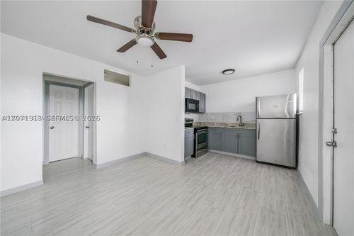 31-1281 Nw 61st St, Miami, FL, 33142-8256 | Card Image