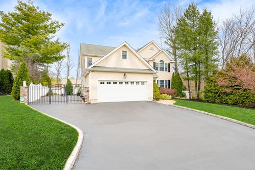 14 Franciscan Ln, Smithtown, NY, 11787-1060 | Card Image