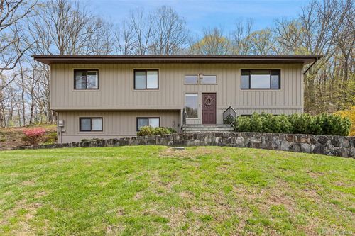 19 Crescent Ln, Putnam Valley, NY, 10579-2606 | Card Image