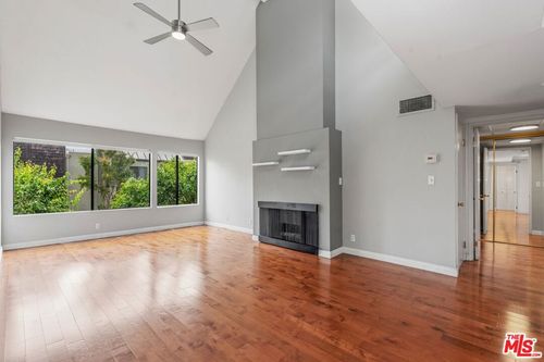 324-950 N Kings Rd, West Hollywood, CA, 90048-2620 | Card Image