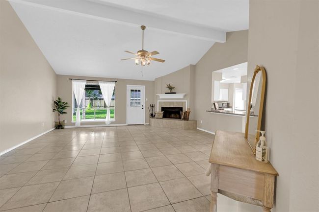 4803 Bridgemont Ln, House other with 3 bedrooms, 2 bathrooms and 2 parking in Spring TX | Image 4