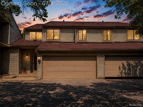 754 Ashley Cir, Rochester Hills, MI, 48307-4507 | Card Image