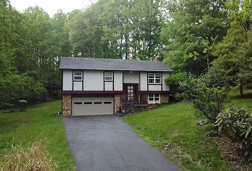 3257 Beeson Rd, Lashmeet, WV, 24733-9730 | Card Image