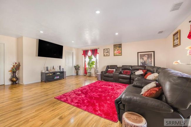2492 E 2100 N, House other with 6 bedrooms, 4 bathrooms and 2 parking in Hamer ID | Image 16