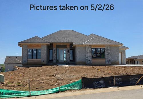 23905 W 112th Ter, Olathe, KS, 66061-7131 | Card Image