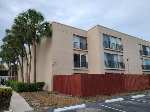 204-2763 Woodgate Ln, SARASOTA, FL, 34231-6468 | Card Image