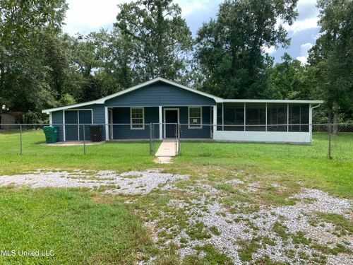 10085 Paradise Ln, Bay Saint Louis, MS, 39520-8937 | Card Image