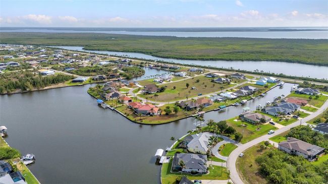 15490 Seafoam Cir, House other with 3 bedrooms, 3 bathrooms and null parking in PORT CHARLOTTE FL | Image 81