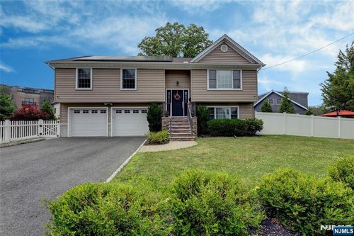 41 Strickland Ave, Little Falls, NJ, 07424-1125 | Card Image