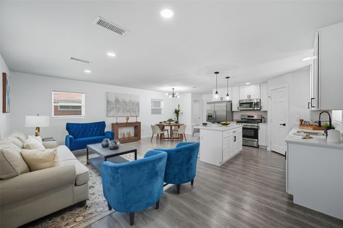 6524 Davidson St, Richland Hills, TX, 76118-7214 | Card Image