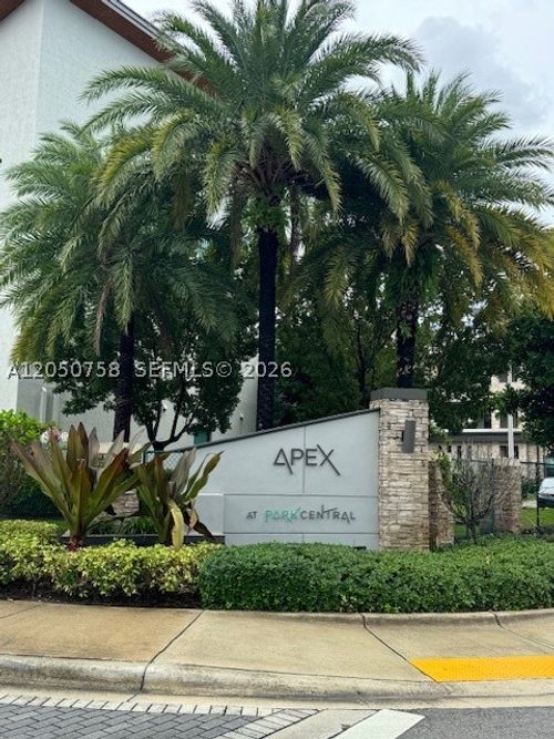 32-8031 Nw 104th Ave, Doral, FL, 33178-4490 | Card Image