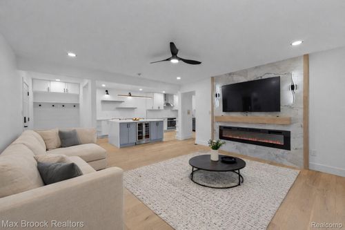 unit-23-1111 N Old Woodward Ave, Birmingham, MI, 48009-5434 | Card Image