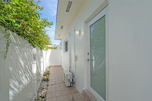 4-201 Sw 51st Ct, Coral Gables, FL, 33134-1288 | Card Image