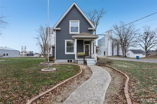 418 S Cedar St, Trenton, IL, 62293-1618 | Card Image