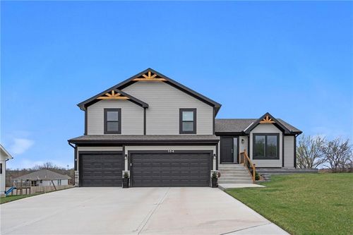 104 Wagers Circle, Dearborn, MO, 64439 | Card Image