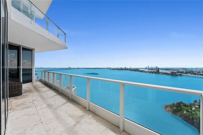 2702 - 2020 N Bayshore Dr, Condo with 3 bedrooms, 3 bathrooms and null parking in Miami FL | Image 2