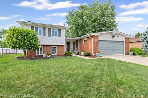 44018 Bannockburn Dr, Canton, MI, 48187-2824 | Card Image