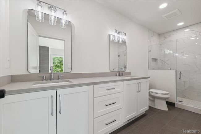 23-1105-Ivyglen-Cir-Bloomfield-Hills-MI-48304-WindowStill-33.jpg | Image 20