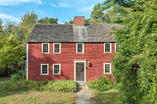 8 Ferry Rd, Salisbury, MA, 01952-2601 | Card Image