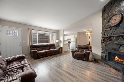 326 Krane Dr, Anchorage, AK, 99504-1083 | Card Image