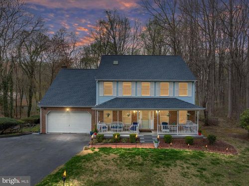 811 Richardson Dr, HARWOOD, MD, 20776-9464 | Card Image