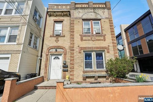 7 Bender Pl, Cliffside Park, NJ, 07010-1481 | Card Image