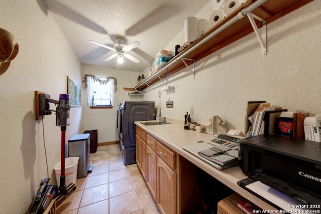 172 Home Pl, House other with 3 bedrooms, 2 bathrooms and null parking in Adkins TX | Image 13