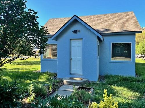 107 W 4th St, Wallowa, OR, 97885-7144 | Card Image