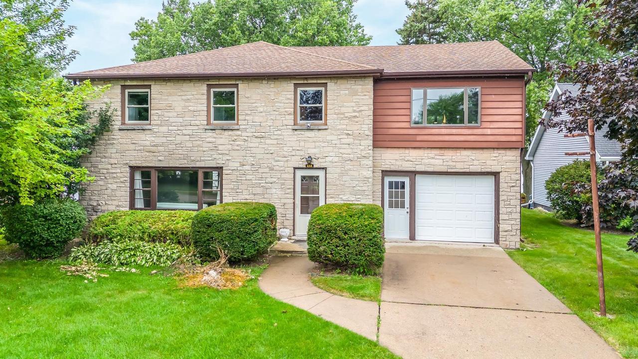 Lakecrest Dr, Menasha, WI 54952