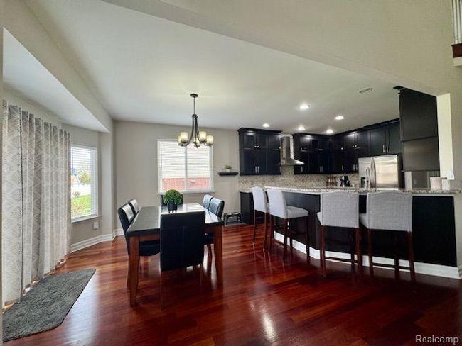 Kitchen and nook area | Image 15