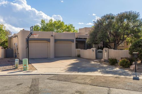 2201 Rozinante Ct Nw, Albuquerque, NM, 87104-3061 | Card Image