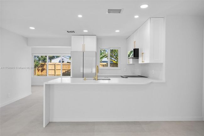 211 Sw 14 Th St, House other with 3 bedrooms, 2 bathrooms and null parking in Pompano Beach FL | Image 10